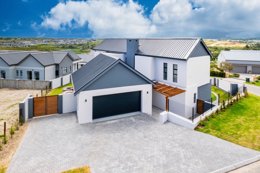 4 Bedroom Property for Sale in Kingswood Golf Estate Western Cape